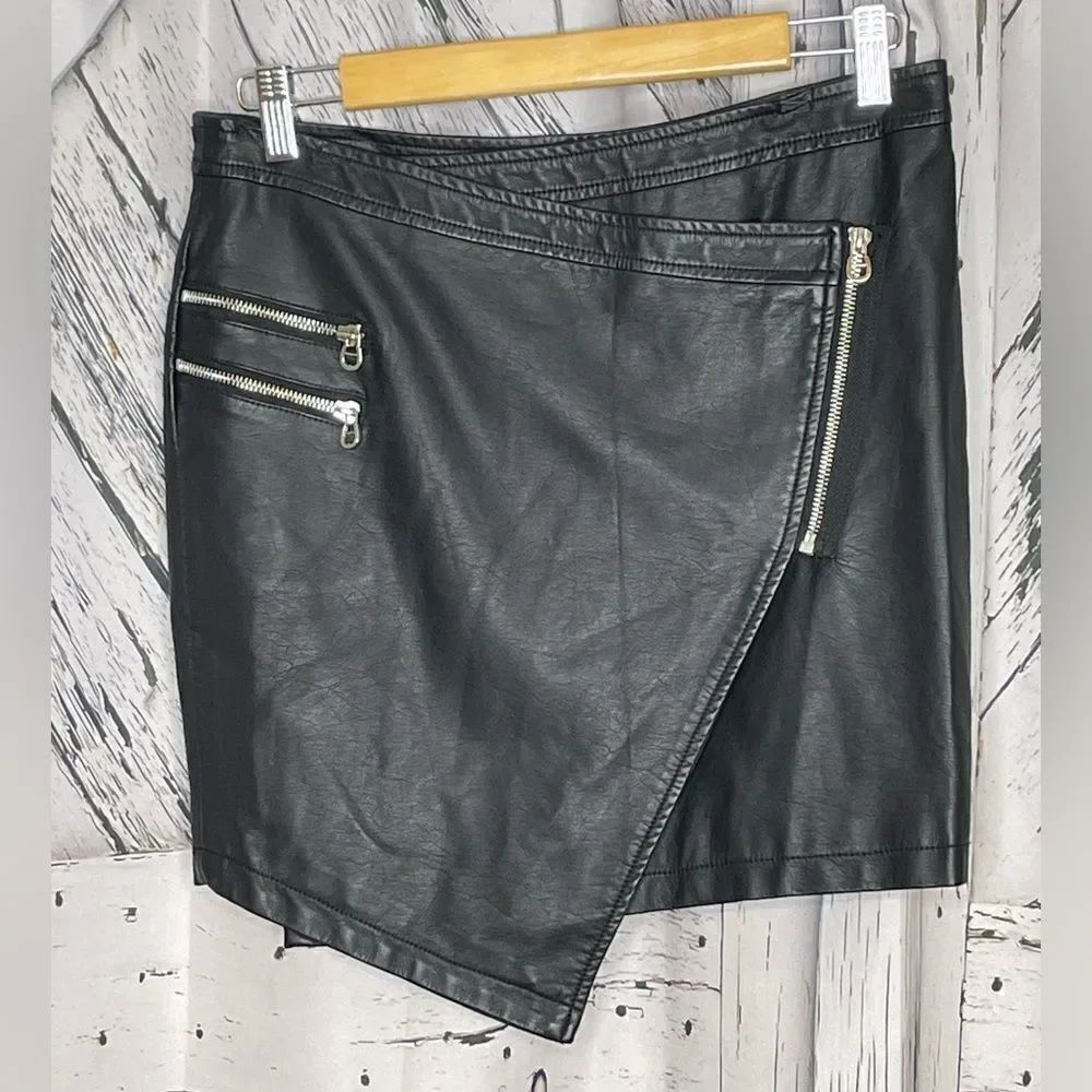 TCEC Faux Leather Mini Skirt w/Zippers L